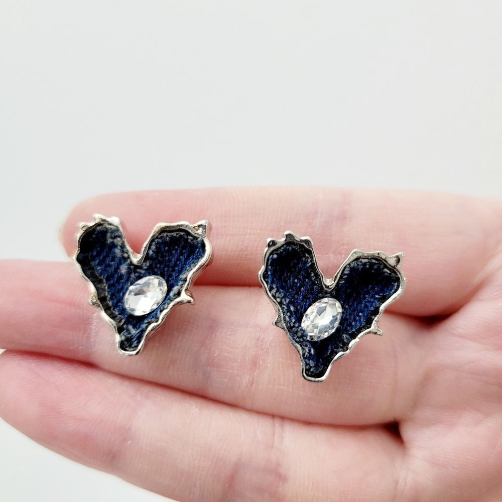Brand New Silver Blue Heart With Clear Stone Fashion Earrings
